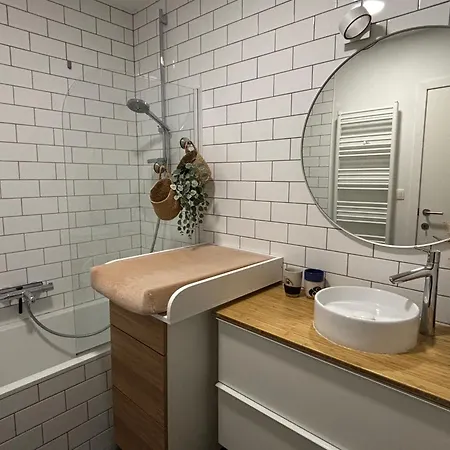 Bright Apartment With Garden アパート